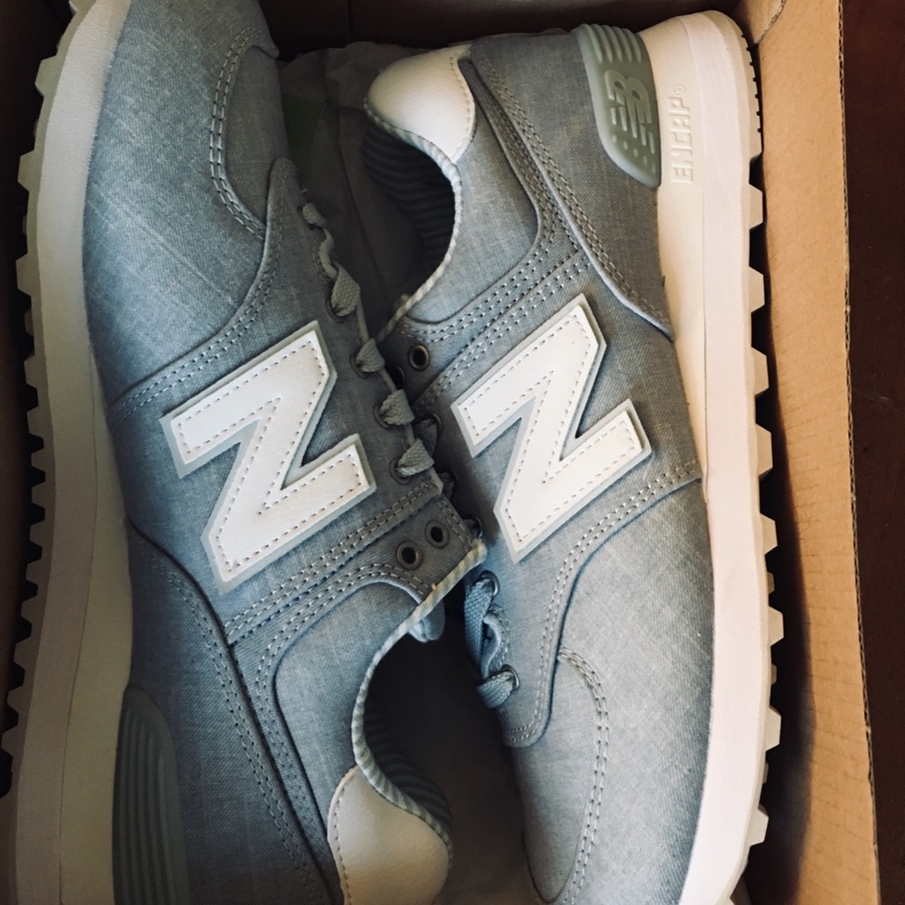 Women’s New Balance 574 sneaker, size 9, BNIB